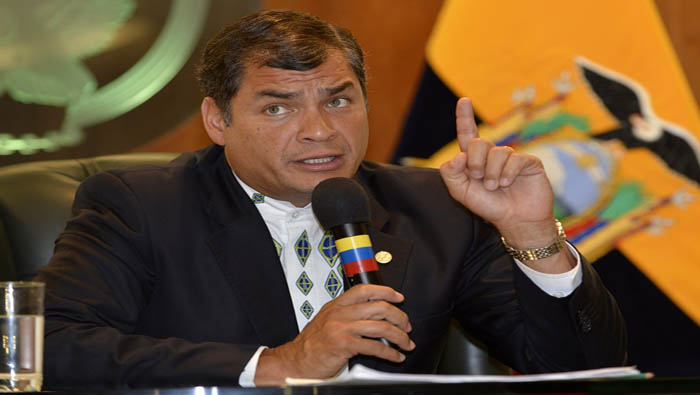 El presidente de Ecuador, Rafael Correa en la cumbre de 2012 también advirtió que no asistiría al evento si no participaba Cuba.