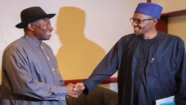 Los candidatos presidenciales de Nigeria prometen aceptar los resultados electorales, Muhammadu Buhari (d) y Goodluck Jonathan (i).