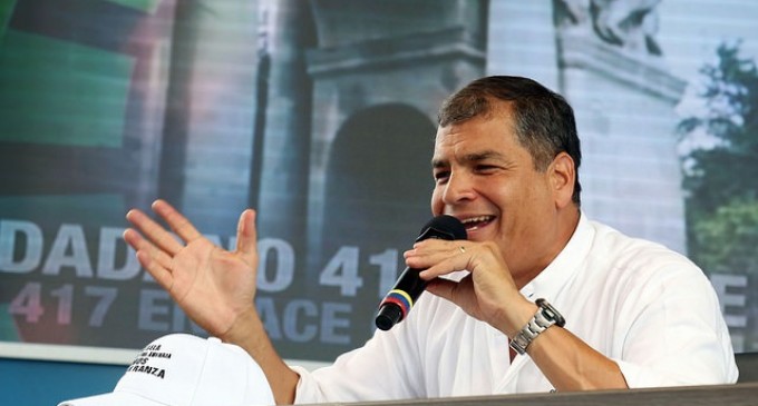 El presidente Correa detalla que el crecimiento del 4,3 por ciento en el sector no petrolero demuestra el dinamismo económico de Ecuador.