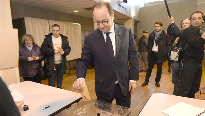 François Hollande forma parte de las personas que ya habían ejercido el derecho al voto antes de las primeras cifras de participación.