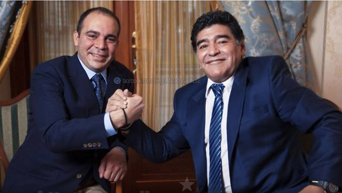 Maradona realizará una gira por distintos países para promover la candidatura del príncipe Al-Hussein.