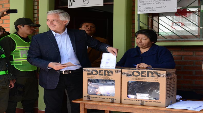  El vicepresidente de Bolivia, Álvaro García Linera, votó alrededor de las 11H00 en la ciudad de La Paz.