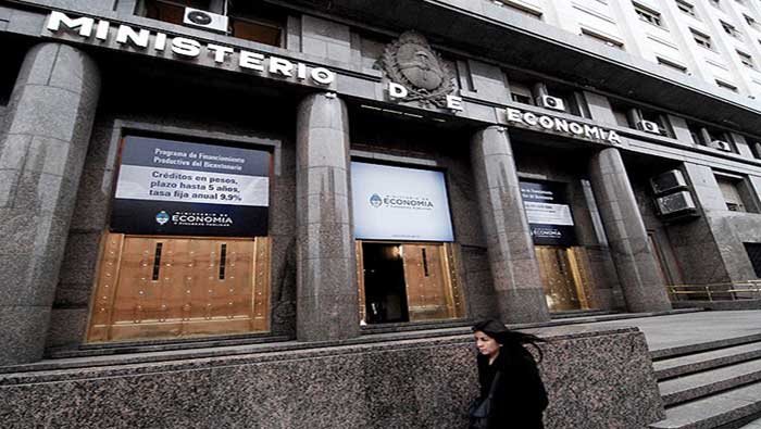 El Ministerio de Economía señala que la justicia estadounidense atenta contra la estabilidad financiera global