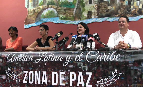 Conferencia de prensa de la delegación cubana que asiste a los Foros paralelos de la Cumbre de las Américas, en Panamá.