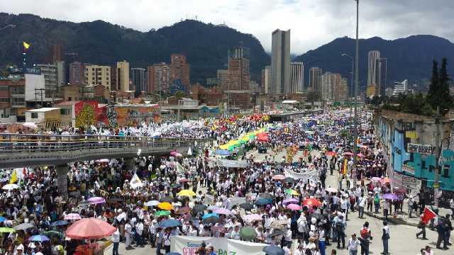 Avanza marcha por la paz en Colombia