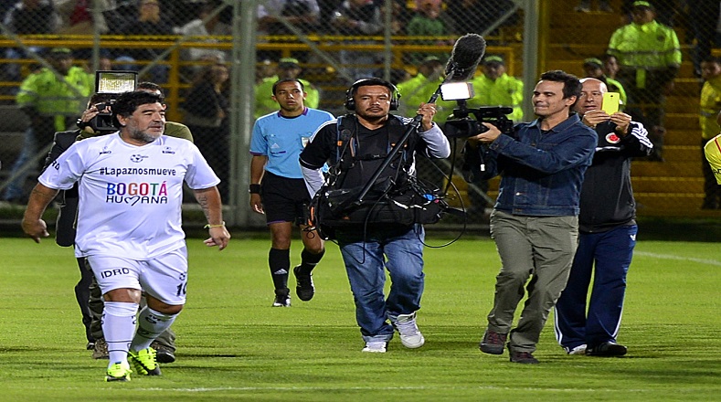 El astro del fútbol argentino fue ovacionado en el estadio.