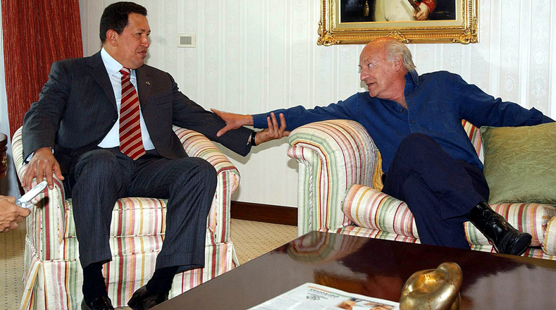 En el año 2005 Galeano sostuvo un encuentro con el Presidente de Venezuela, Hugo Chávez Frias, en la embajada de Venezuela en Montevideo (Uruguay), cuando Chávez asistió a la Cumbre de Presidentes del Mercosur.