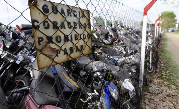 Las motos son incautadas por las autoridades al momento de presentar algún tipo de irregularidad.