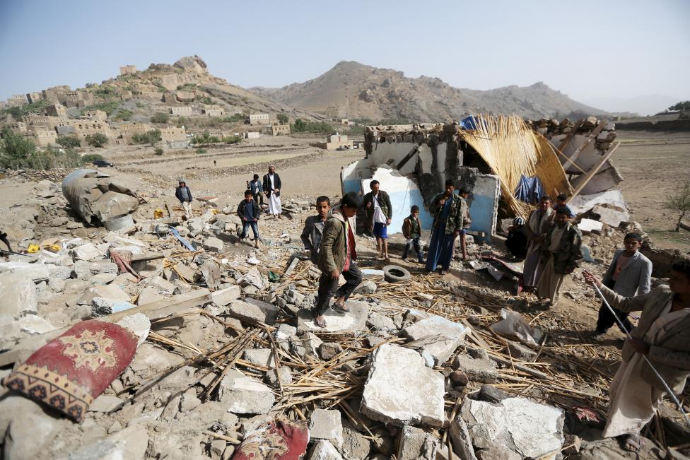 Aistrikes in Yemen have displaced tens of thousands of civilians