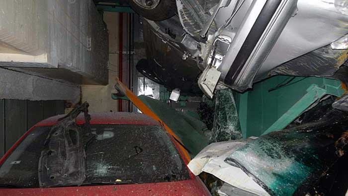 Varios automóviles en Taipei presentaron daños durante el movimiento telúrico
