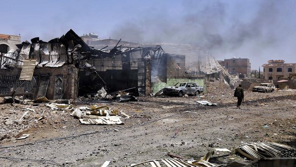 La coalición liderada por Arabia Saudita bombardeó este miércoles un cuartel en la ciudad de Taiz.