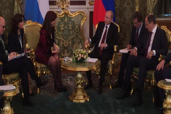 El presidente Putin recibe a su homóloga argentina en un encuentro oficial