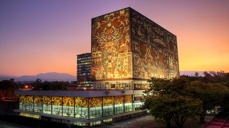 La Biblioteca Central en la Universidad Nacional Autónoma de México con 59 años de hsitoria ofrece murales vivos, espacios creativos, y aloja una de las colecciones bibliográficas más grandes de este país. Fue declarada Patrimonio Cultural de la Humanidad en el 2007 por la Unesco