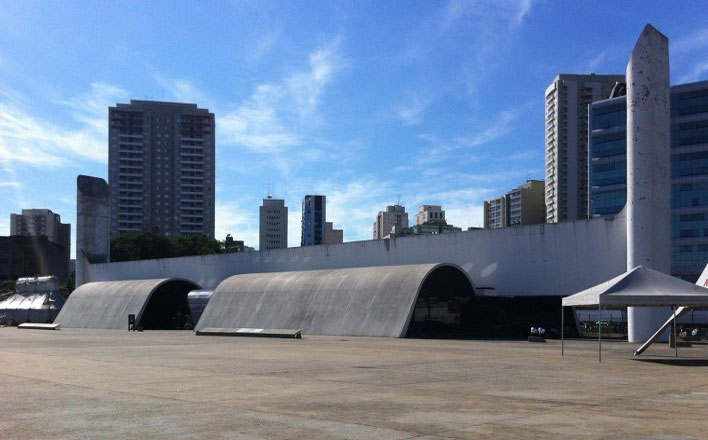 La Biblioteca Victor Civita, memorial de América Latina es un proyecto arquitectónico de Oscar Niemeyer , uno de los arquitectos más prestigiosos de Brasil. Está ubicada en Sao Paulo.