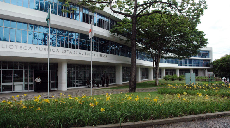 La Biblioteca Pública Estatal infantil y juvenil Luiz de Bessa es la mayor de Minas Gearis. Niemeyer la diseñó en 1954 y se inauguró en 1961, está ubicada en Plaza de la Libertad, en Belo Horizonte, Brasil.