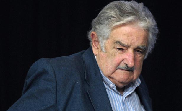 Mujica expresó su disposición desinteresada en participar en los diálogos de paz colombianos.