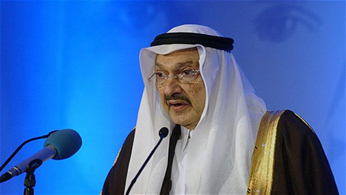 Talal bin Abdulaziz Al Saud dijo que mercenarios extranjeros pilotean los aviones que bombardean Yemen.