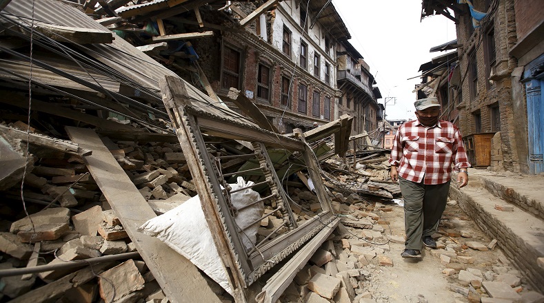 Calles de Nepal amanecieron este domingo destrozadas.