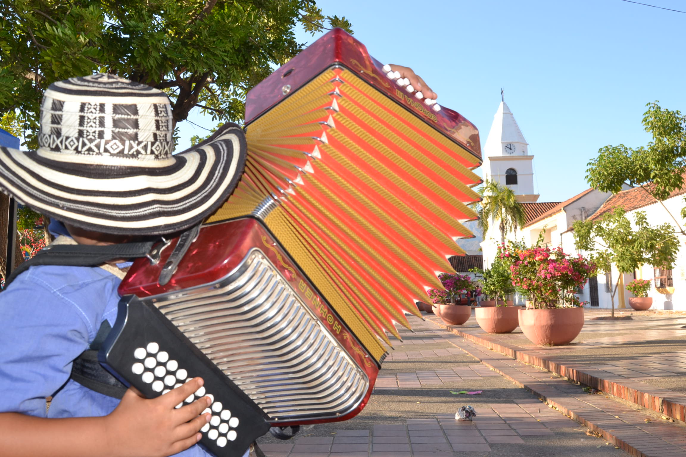 El festival será inaugurado oficialmente por el presidente Juan Manuel Santos. En el evento competirán 298 acordeoneros, entre ellos 13 mujeres.