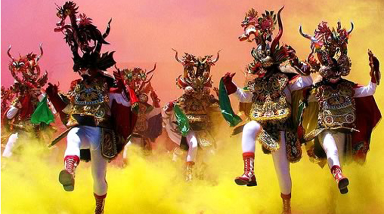 Diablada: Danza boliviana caracterizada por la careta y traje de diablo que usan los bailarines. Representa el enfrentamiento entre las fuerzas del bien y del mal.
