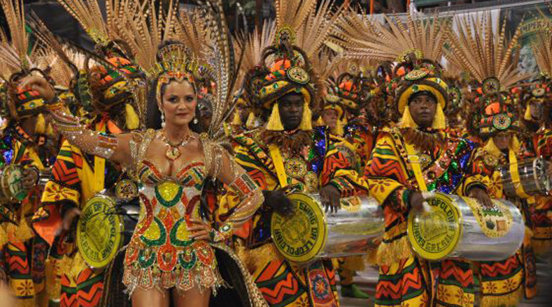 Samba o batucada: Baile brasileño de origen africano que se hizo famoso en el carnaval de Río de Janeiro. Es acompañada por instrumentos de percusión y cantos. Se baila en grupos que forman círculos o dobles líneas.