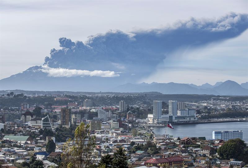 El volcán Calbuco entró en erupción por tercera vez el pasado jueves.