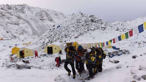 La operación incluye ayuda médica a los afectados por las avalanchas registradas tras el sismo en Nepal.