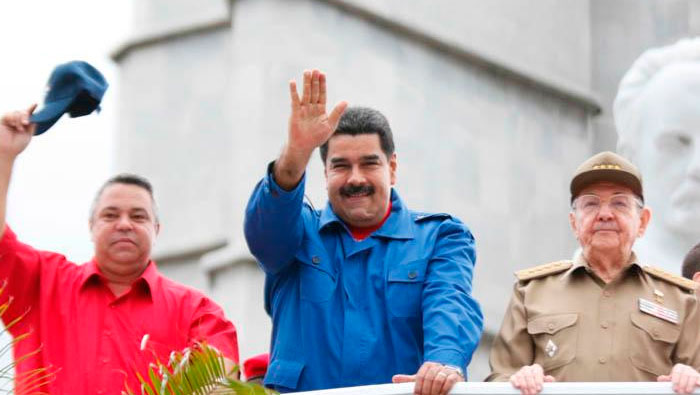 En Cuba, Nicolás Maduro y Raúl Castro encabezaron una marcha multitudinaria.