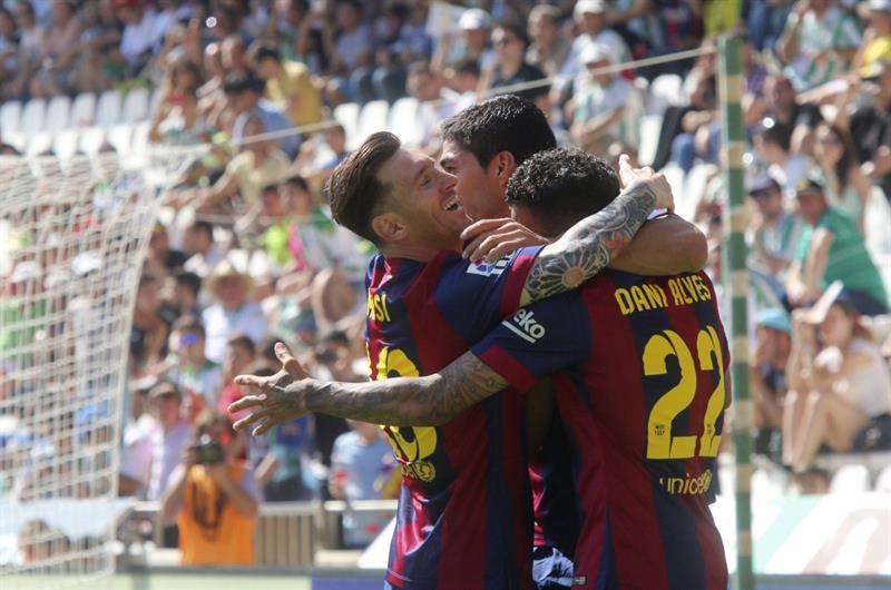 El Barcelona ganó 8-0 en su visita al colista Córdoba con triplete de Luis Suárez y doblete de Lionel Messi.
