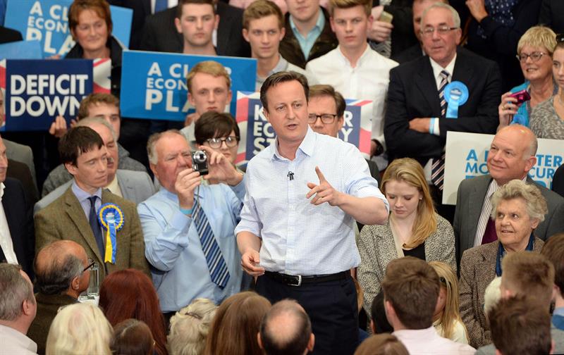 Cameron no alcanzó la mayoría absoluta para formar gobierno sin necesidad de coaliciones que era 326.