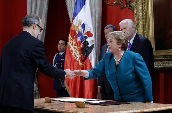Presidenta Bachelet toma juramento de los nuevos ministros en Salón Montt Varas de La Moneda