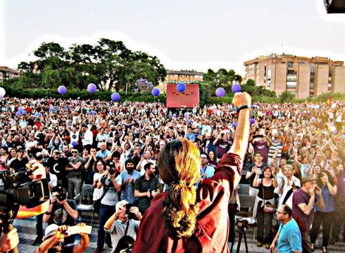 Más de tres mil pesrsonas se congregaron para escuchar al líder de Podemos, Pablo Iglesias.