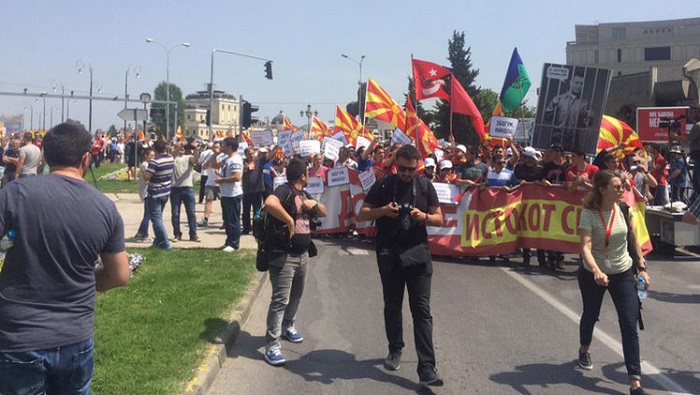Este domingo cientos de ciudadanos de Macedonia protestan por la corrupción del Gobierno y para exigir la renuncia del primer ministro.