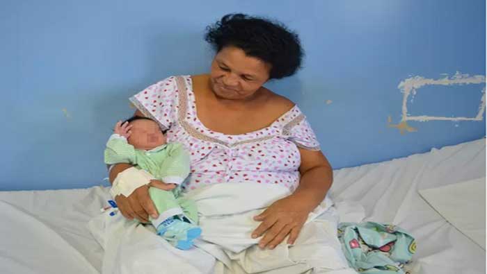 Sebastiana Maria da Conceiçao mostró su satisfacción tras el nacimiento de su último hijo