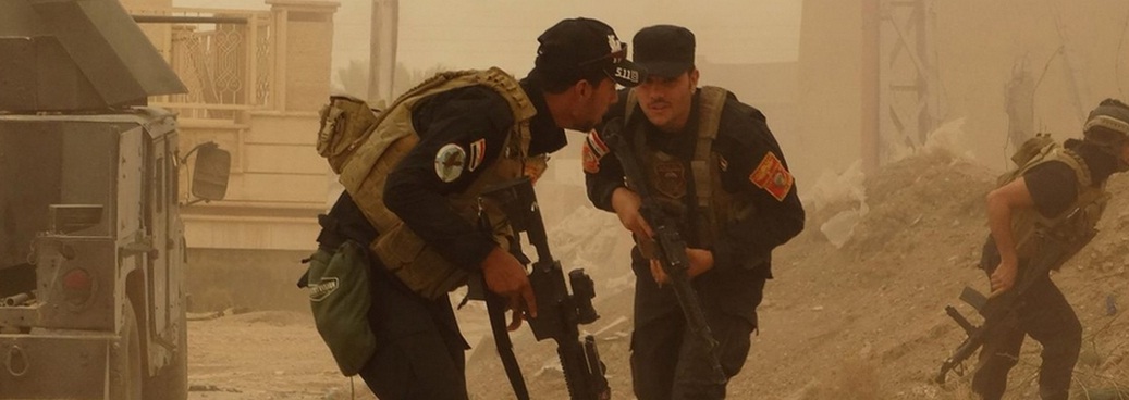 El Ejército iraquí intenta resistir al ataque del EI.