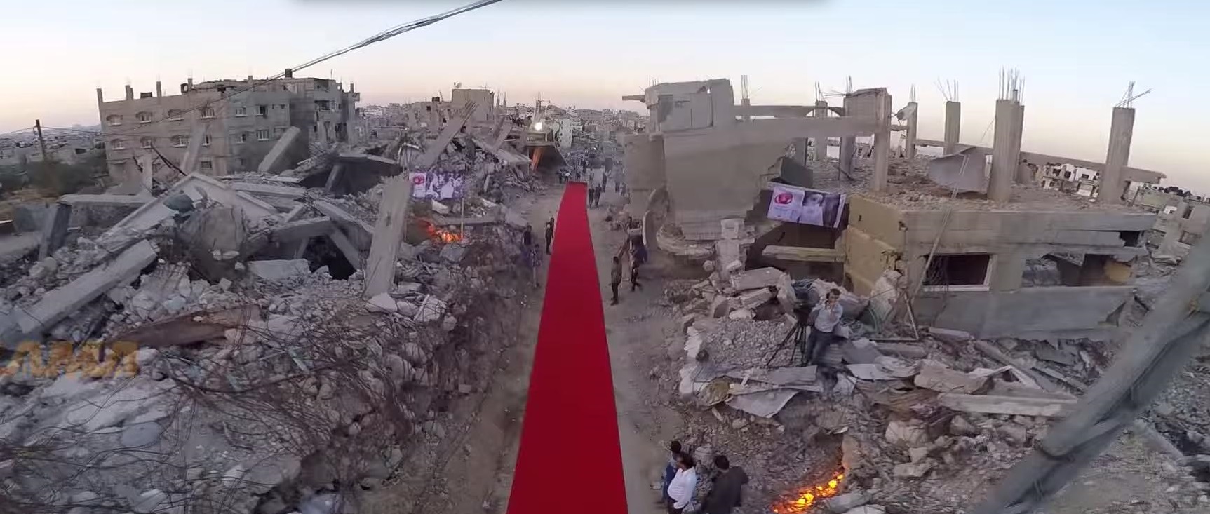 El vídeo es el promocional del Festival de Cine y Derechos Humanos Karama-Gaza (Red Carpet).