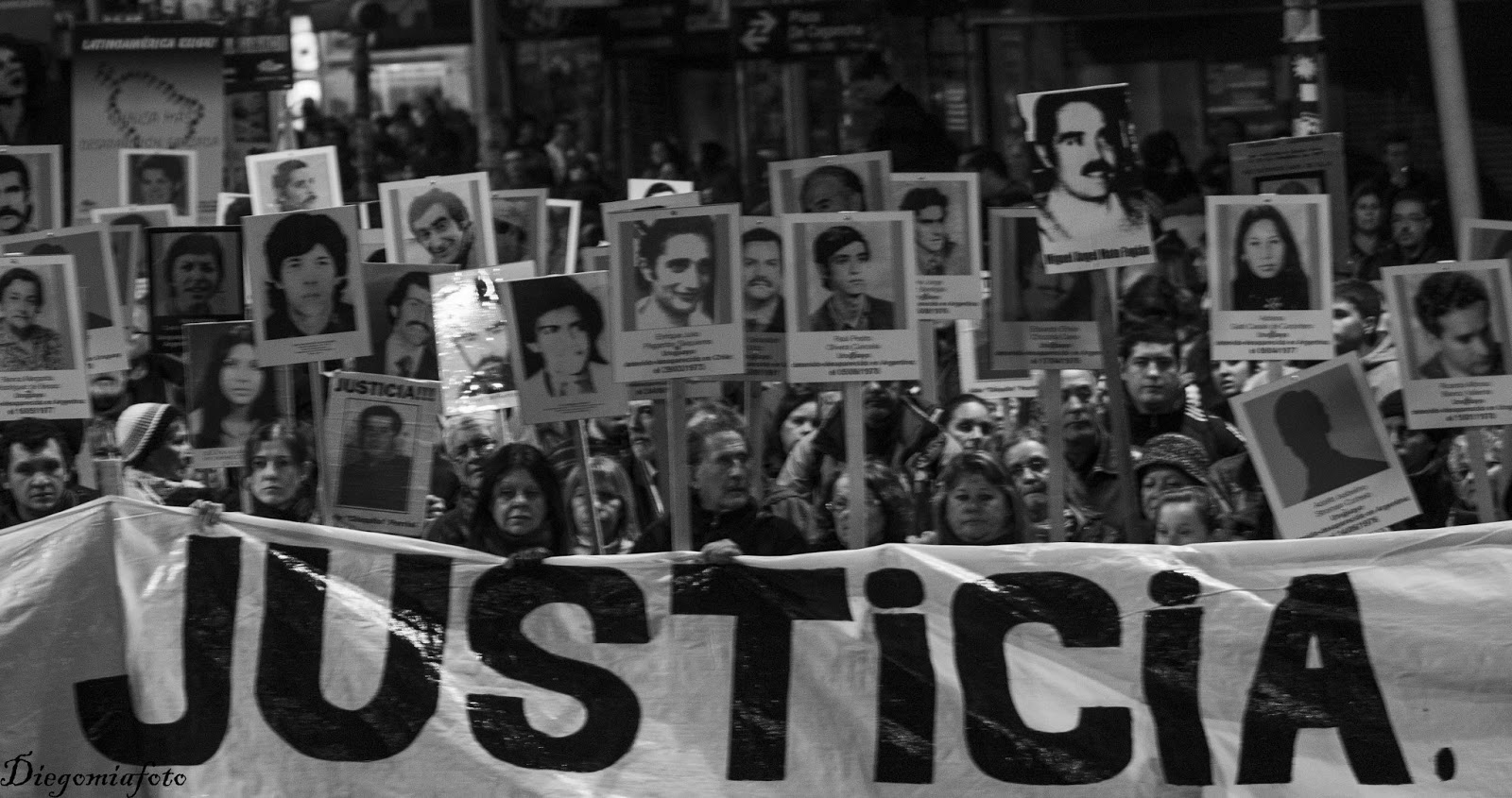 Con retratos de los desaparecidos los uruguayos marcharán una vez por las calles de Montevideo.