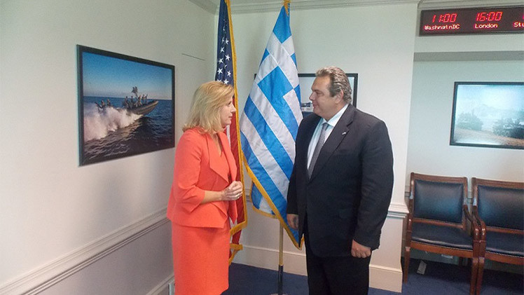 La viceministra de Defensa de EE.UU., Christine Wormuth, se reunió con el ministro de Defensa griego, Panos Kamenos.