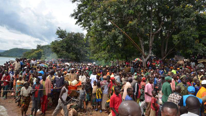 Miles de burundeses llegan a Tanzania para huir de la violencia.