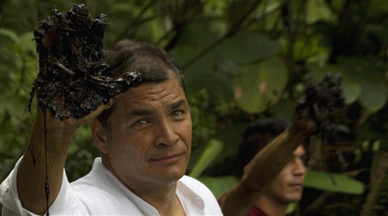 Correa emplaza a Chevron a cumplir el pago de 9.500 millones a indígenas y campesinos afectados, porque actualmente la deuda sigue vigente. 
