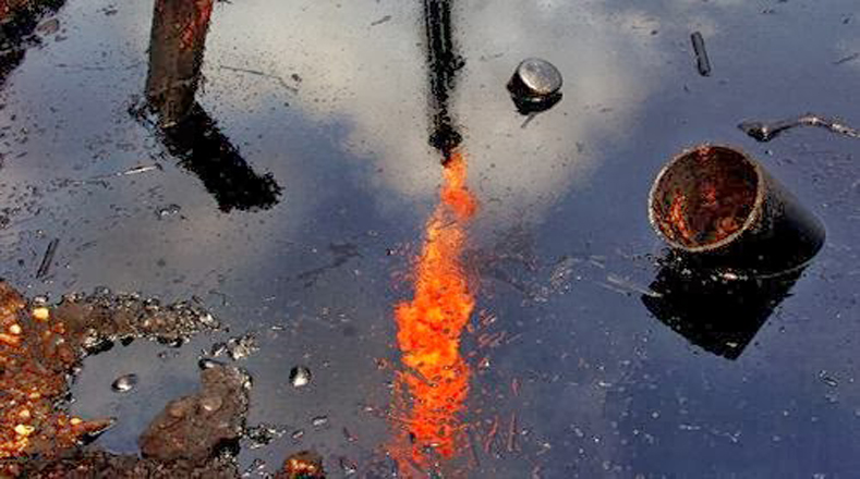 Una de las acciones de Chevron era incendiar las más de 800 piscinas petroleras que tenían en Ecuador, cuestión que generaba intensa contaminación del aire. 