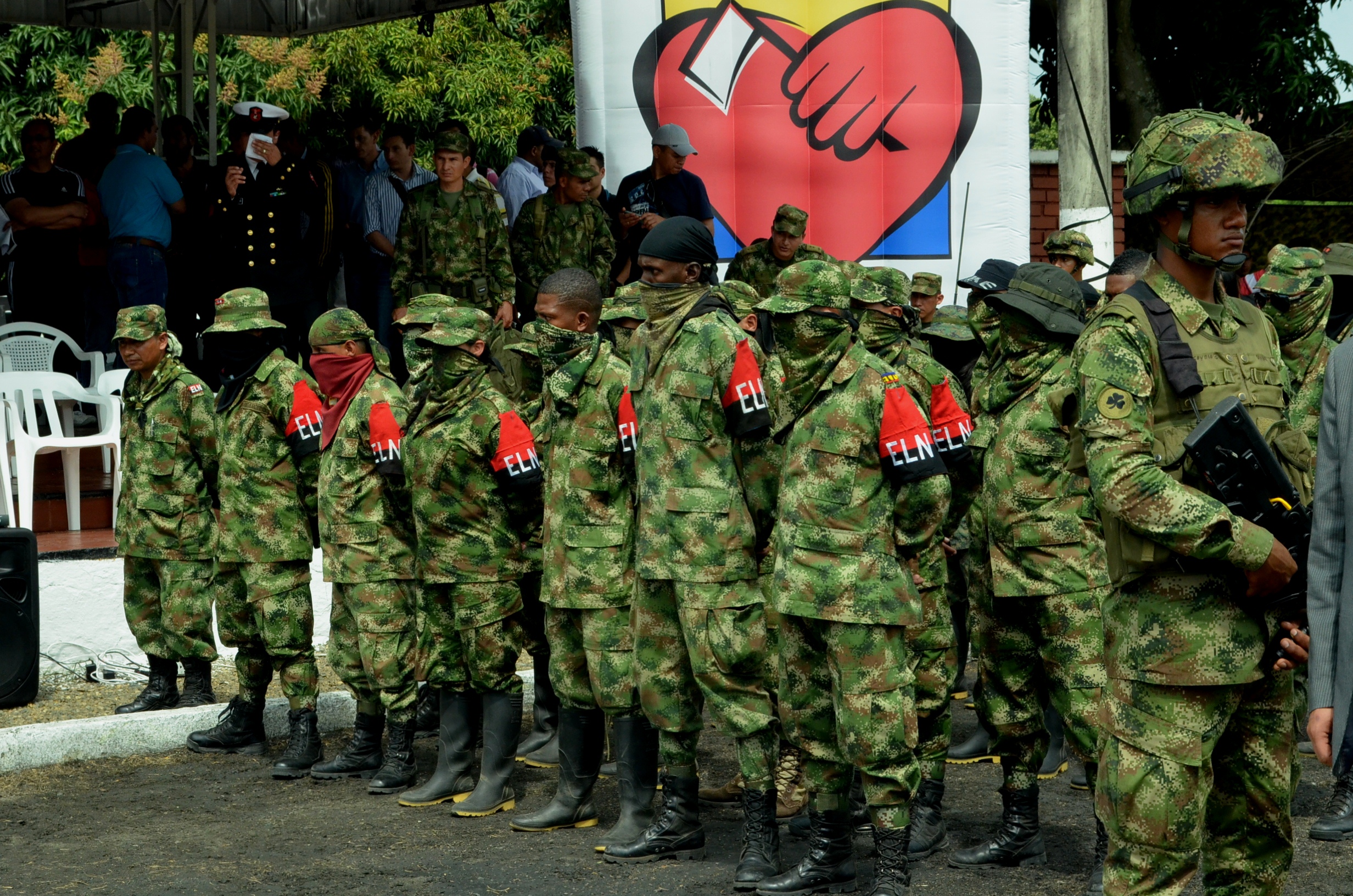 Soldados del ELN buscan negociar la paz