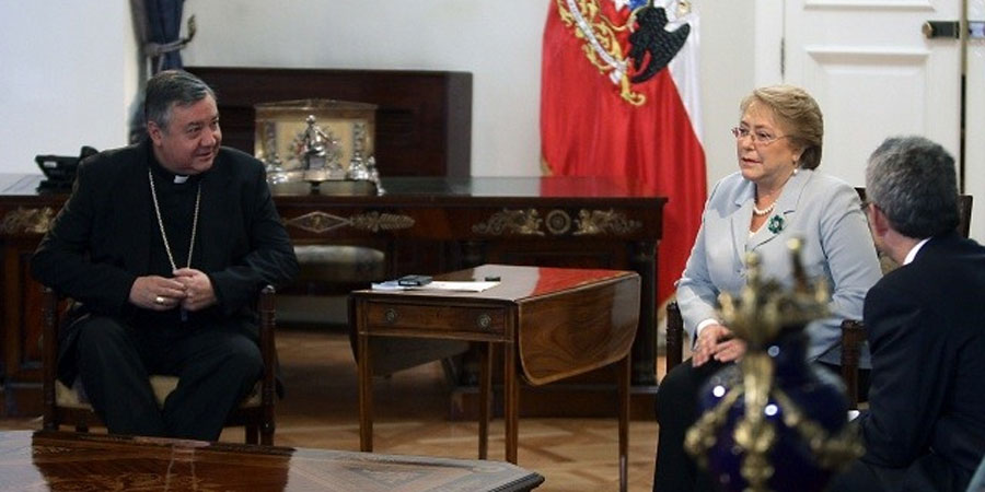 La presidenta de Chile, Michelle Bachelet, se reunió este jueves con la comisión encargada de organizar la visita del Papa.