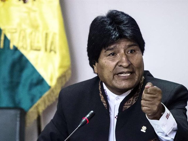 Evo Morales critica a la FIFA y plantea que exmundialistas la dirijan.