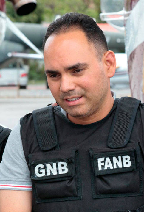 Vélez  Se encuentra prófugo de la justicia y con circular de Interpol desde septiembre de 2012.