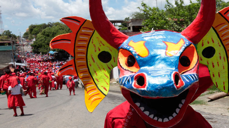 Los Diablos Danzantes de Yare tomaron las calles del estado Miranda (centro-norte) este 4 de junio para celebrar el día de Corpus Christi.