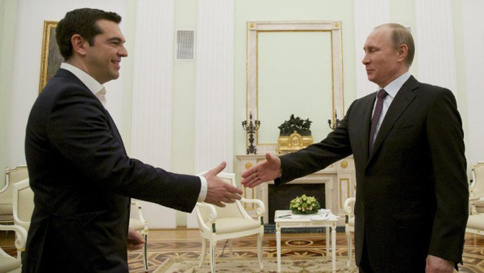El primer ministro griego, Alexis Tsipras, y el presidente ruso, Vladimir Putin, sostienen conversaciones de cooperación.