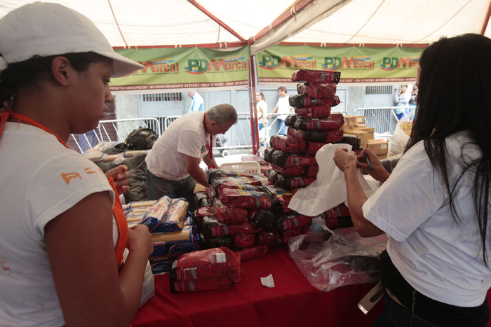 Jornada de ventas de alimentos que se realiza en Venezuela.