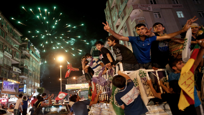 El pueblo kurdo de Turquía respalda triunfo del Partido de la Democracia de los Pueblos (HDP).