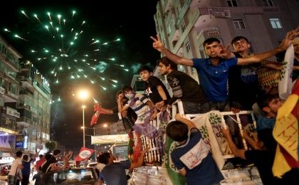 El pueblo kurdo de Turquía respalda triunfo del Partido de la Democracia de los Pueblos (HDP). 